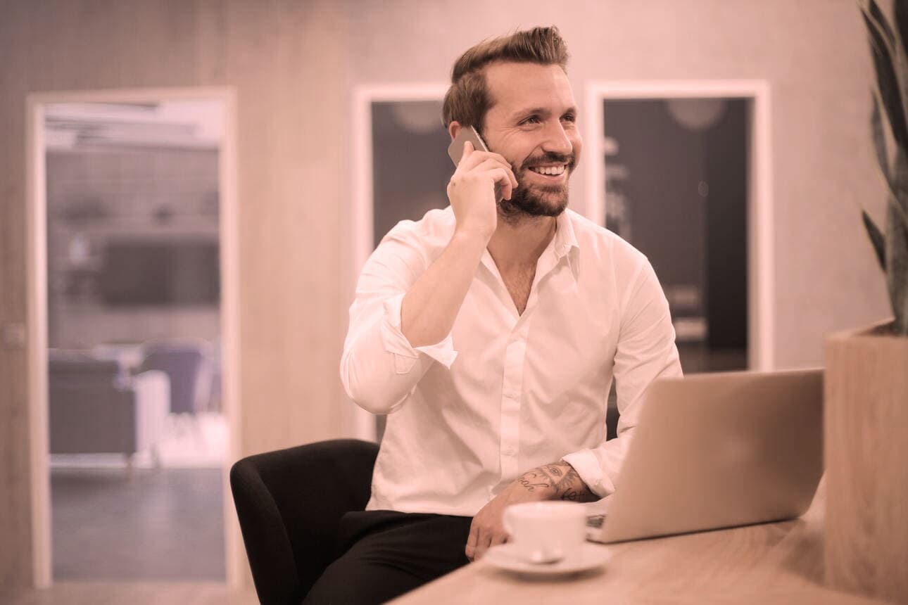 empresário sorrindo